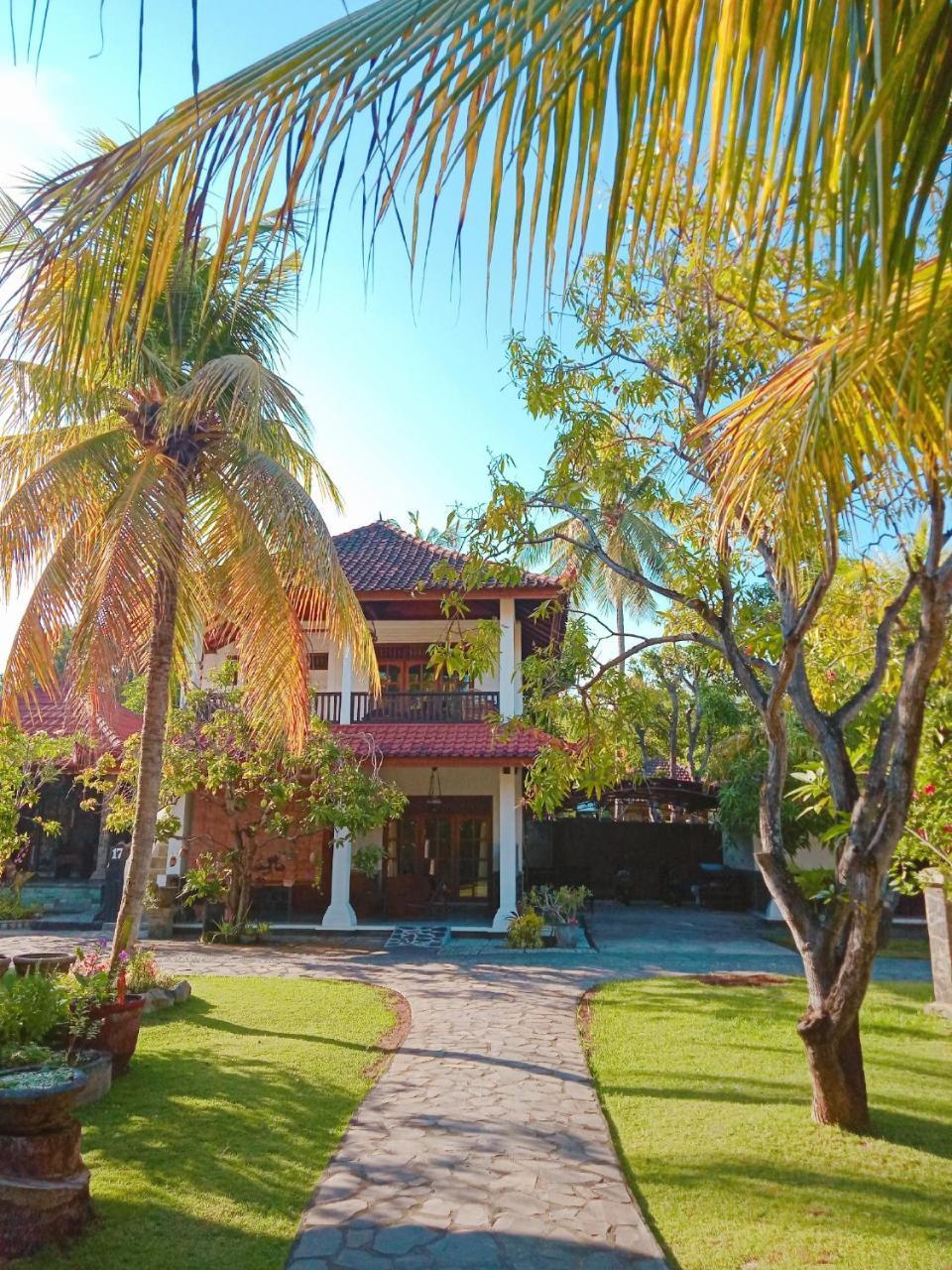 Rini Hotel 罗威那 外观 照片