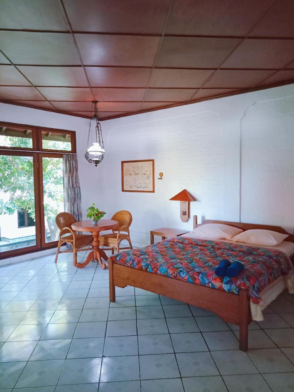 Rini Hotel 罗威那 外观 照片