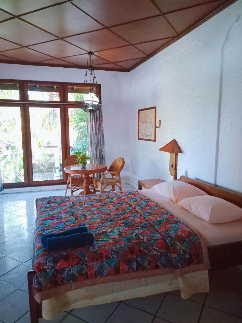 Rini Hotel 罗威那 外观 照片