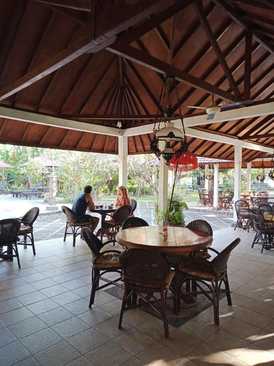 Rini Hotel 罗威那 外观 照片