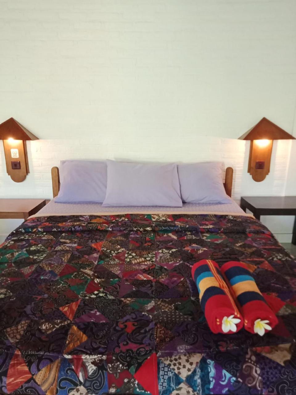 Rini Hotel 罗威那 外观 照片