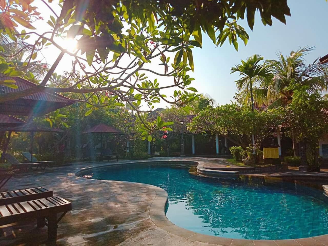 Rini Hotel 罗威那 外观 照片