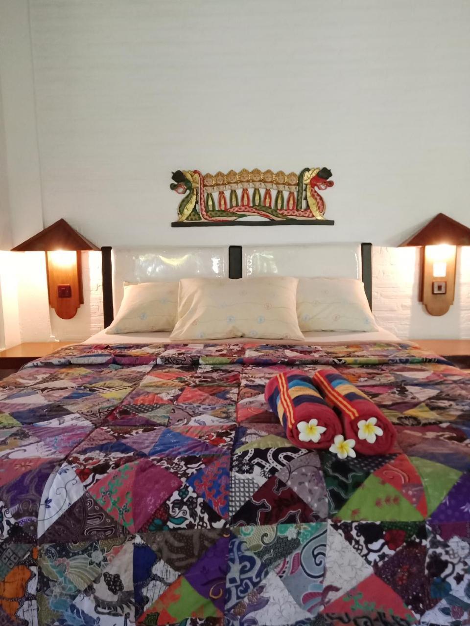 Rini Hotel 罗威那 外观 照片