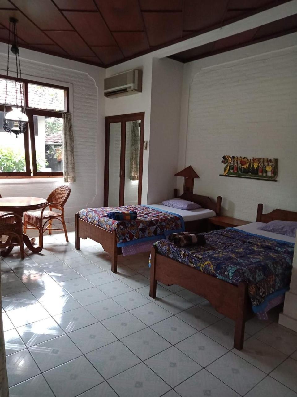 Rini Hotel 罗威那 外观 照片
