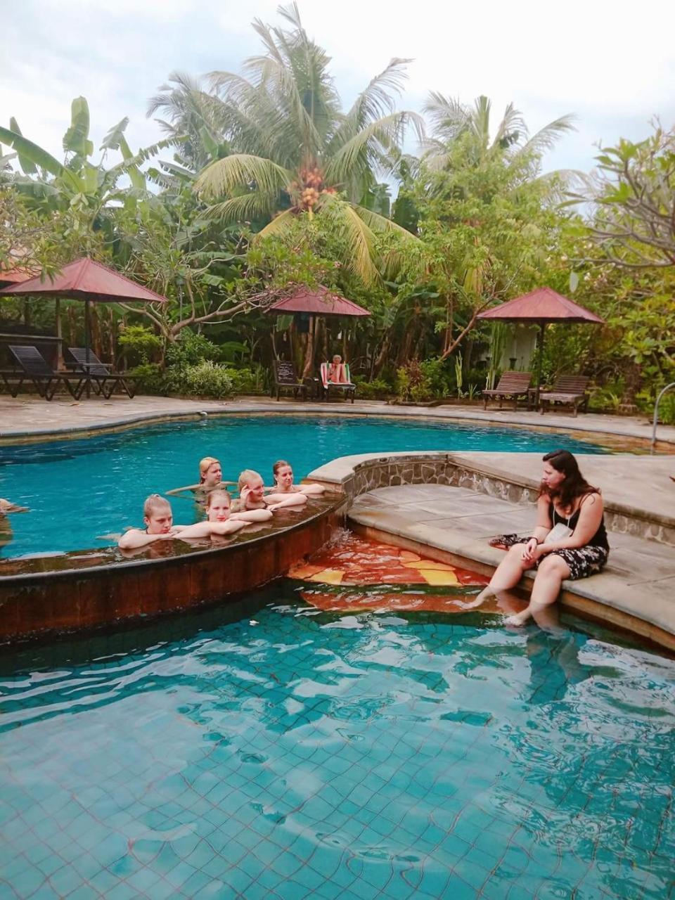 Rini Hotel 罗威那 外观 照片