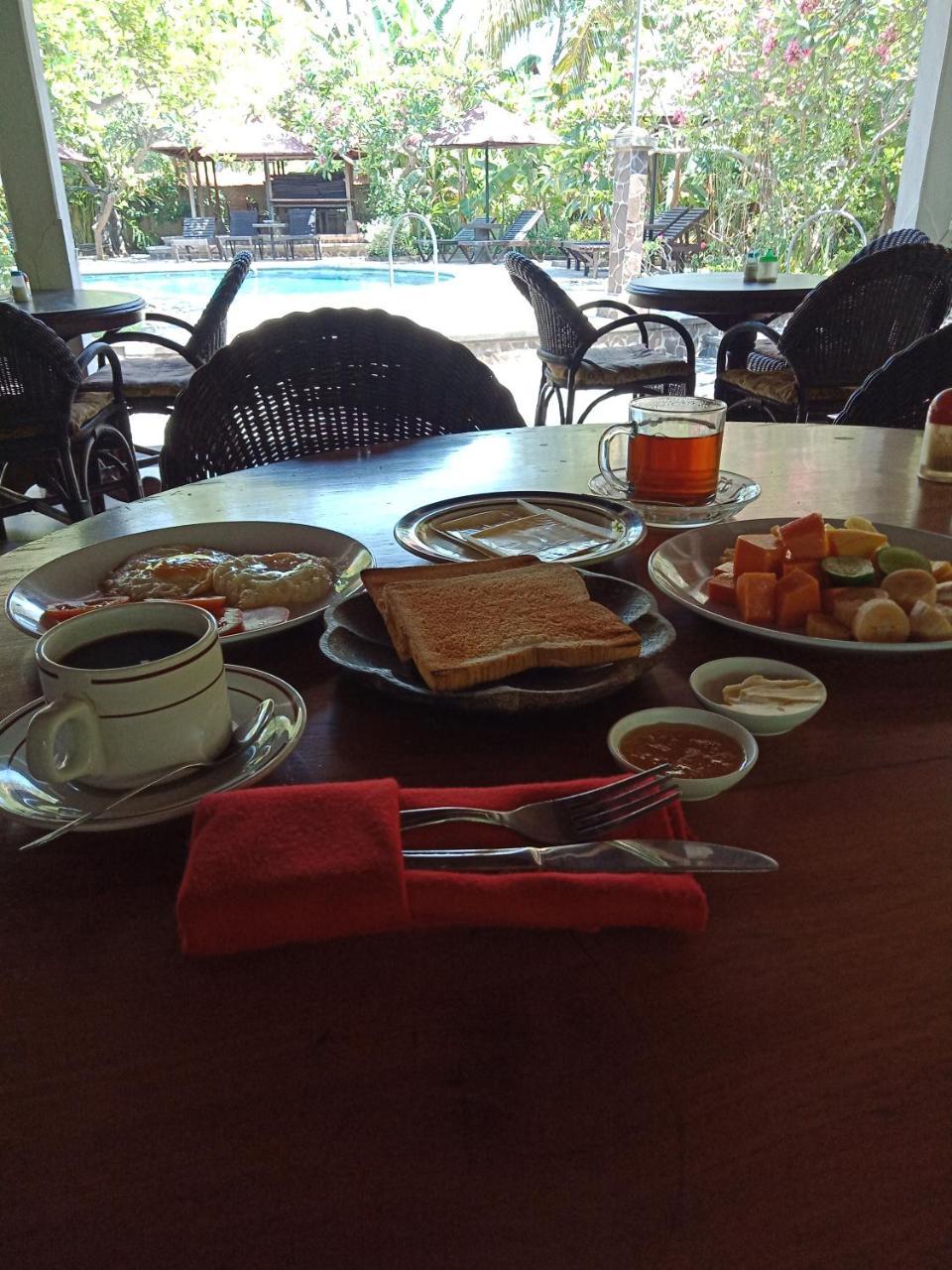 Rini Hotel 罗威那 外观 照片
