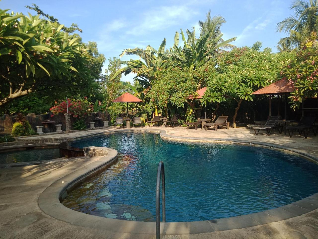 Rini Hotel 罗威那 外观 照片